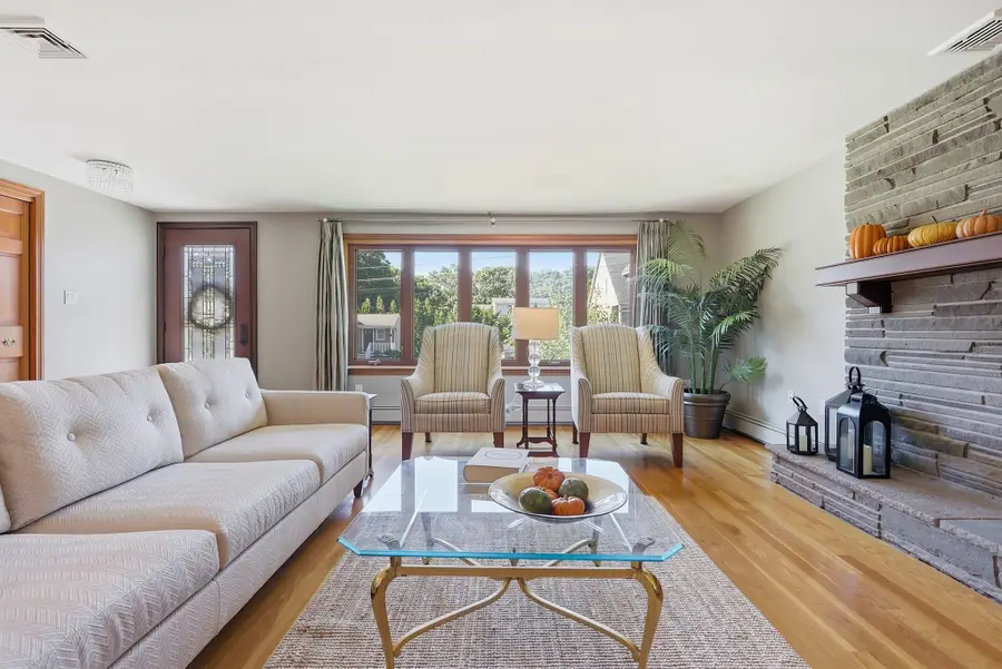 4 Nevada Road, Burlington, MA 01803 - #3
