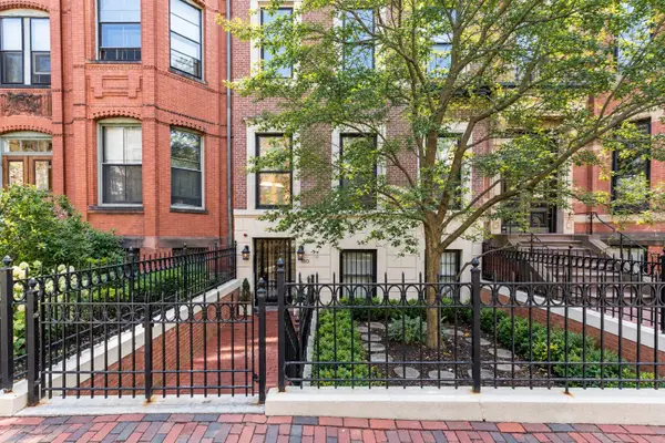 180 Marlborough St #2, Boston, MA 02116