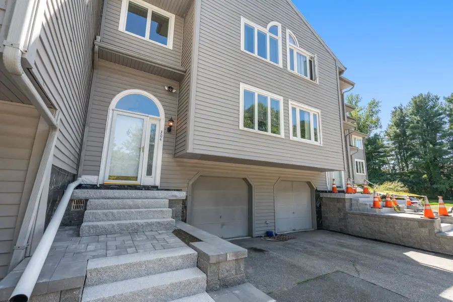 304 Erin Rd #304, Stoughton, MA 02072 - #3
