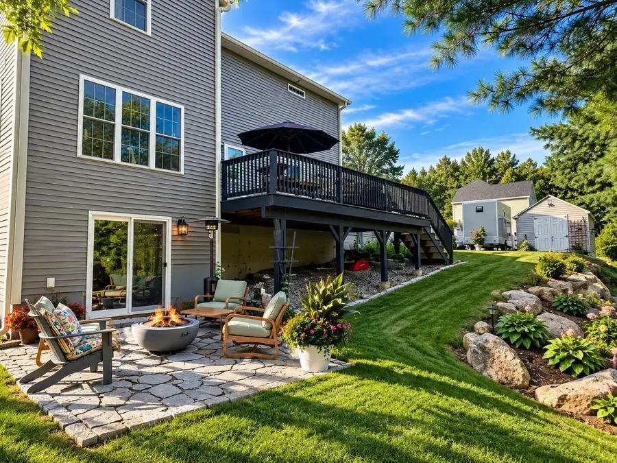4 Meredith Way, Sturbridge, MA 01518 - #3