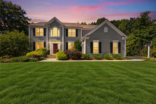 32 Howarth Dr, Upton, MA 01568