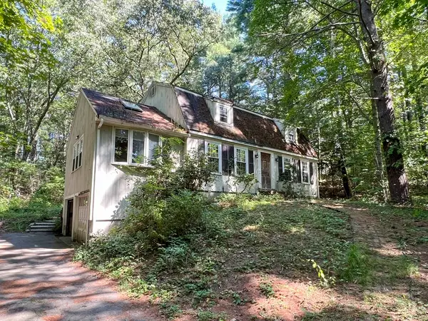 94 Mountain Ave, Pembroke, MA 02359