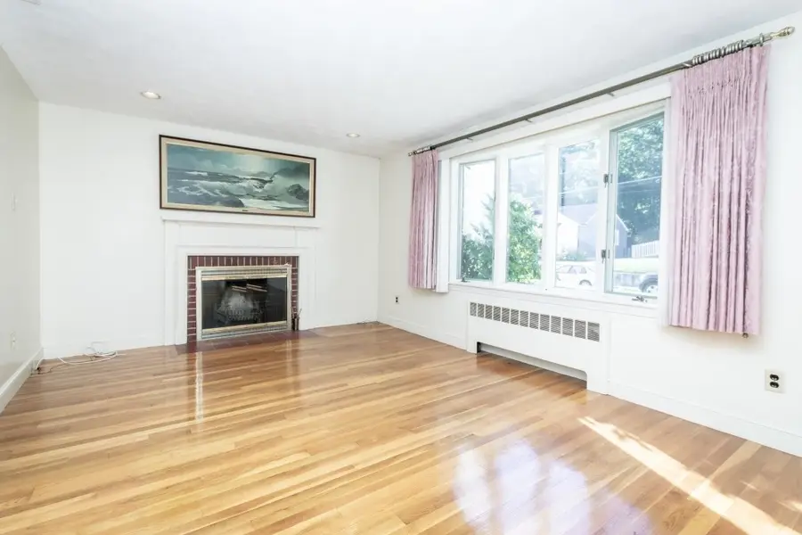 6 Albert St, Waltham, MA 02453 - #3