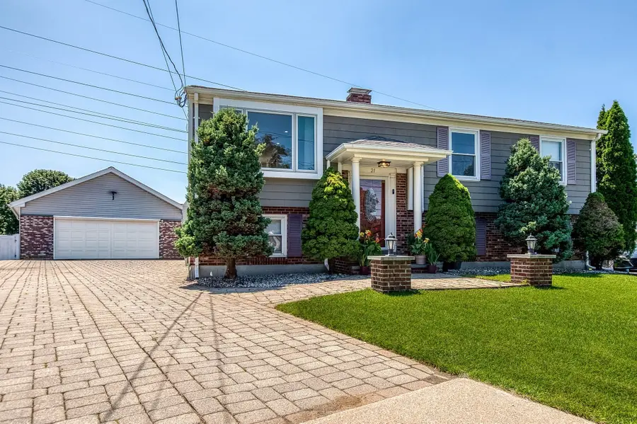 21 Cardosi Ct, Pawtucket, RI 02861 - #3