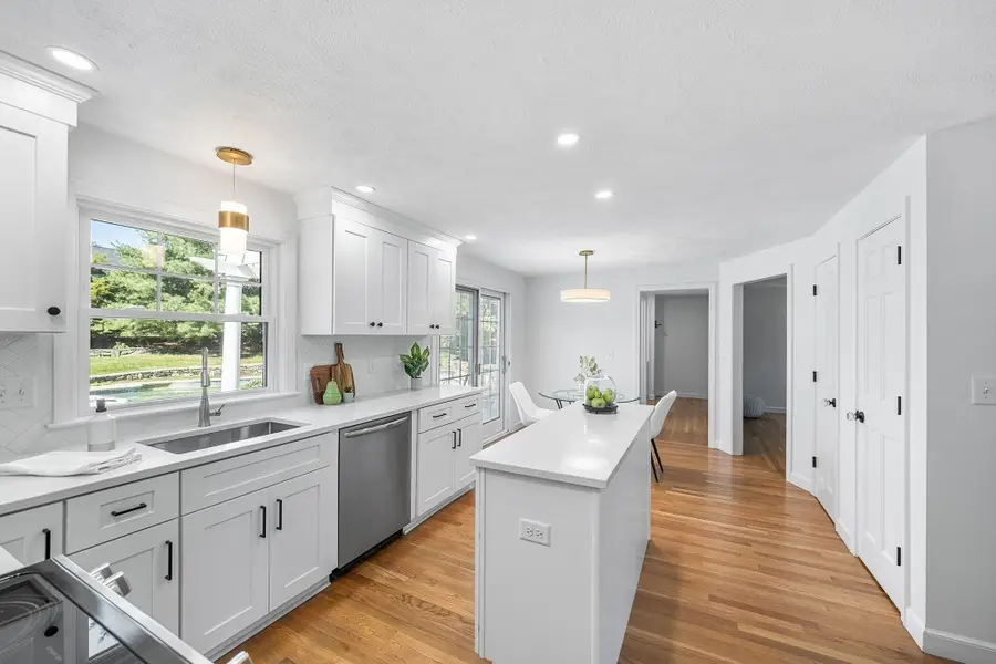 8 Lantern Ln, Shrewsbury, MA 01545 - #3