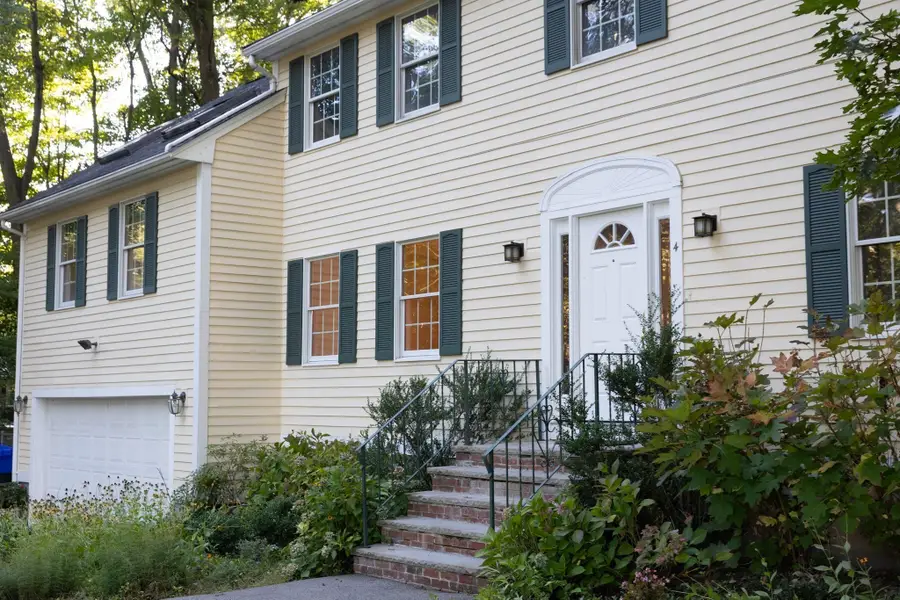 4 Mead Circle, Lexington, MA 02420 - #2