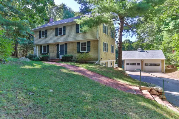 16 Greengate Road, Falmouth, MA 02540