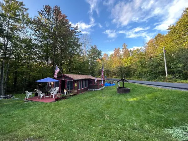 96 West St, Plainfield, MA 01070