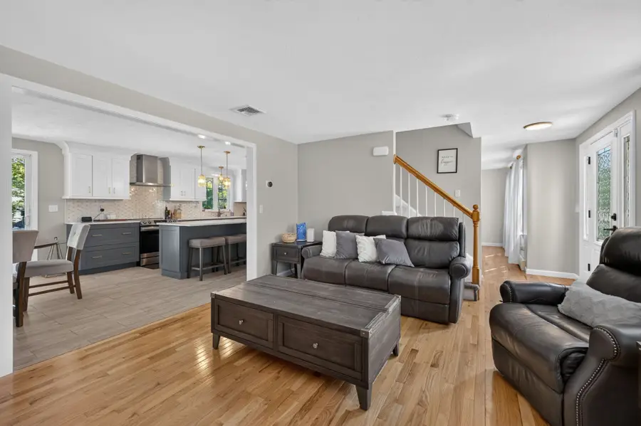 68 Metacomet Ave, East Taunton, MA 02718 - #3