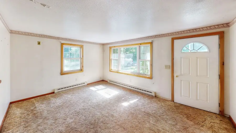 12 Flint Rd, Charlton, MA 01507 - #2