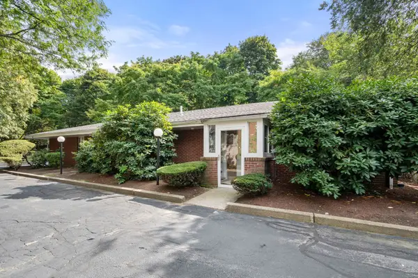 18 Chestnut Pl, Brookline, MA 02445