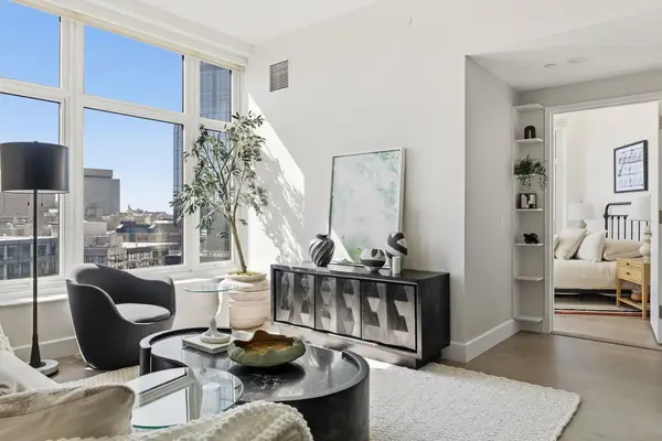 100 Lovejoy Wharf #PH3C, Boston, MA 02114