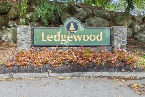 4 Ledgewood Way #21, Peabody, MA 01960