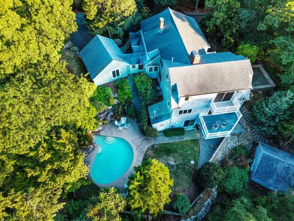 222 Sippewissett Rd, Falmouth, MA 02540