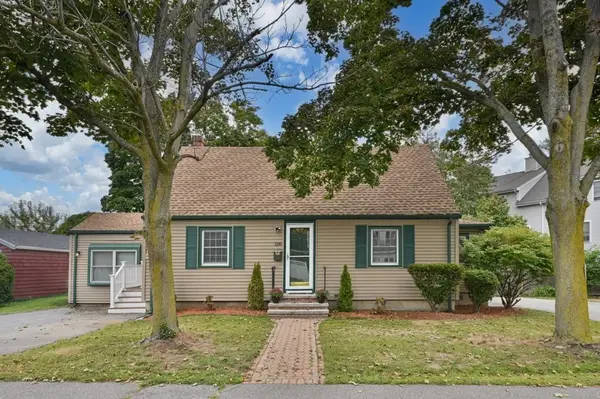 128 Collins St, Danvers, MA 01923