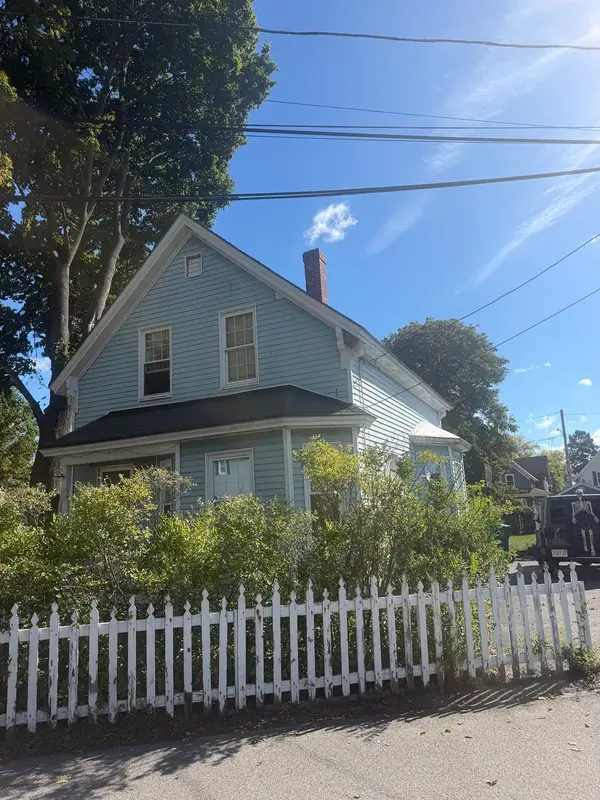 59 Crescent St, Lowell, MA 01851