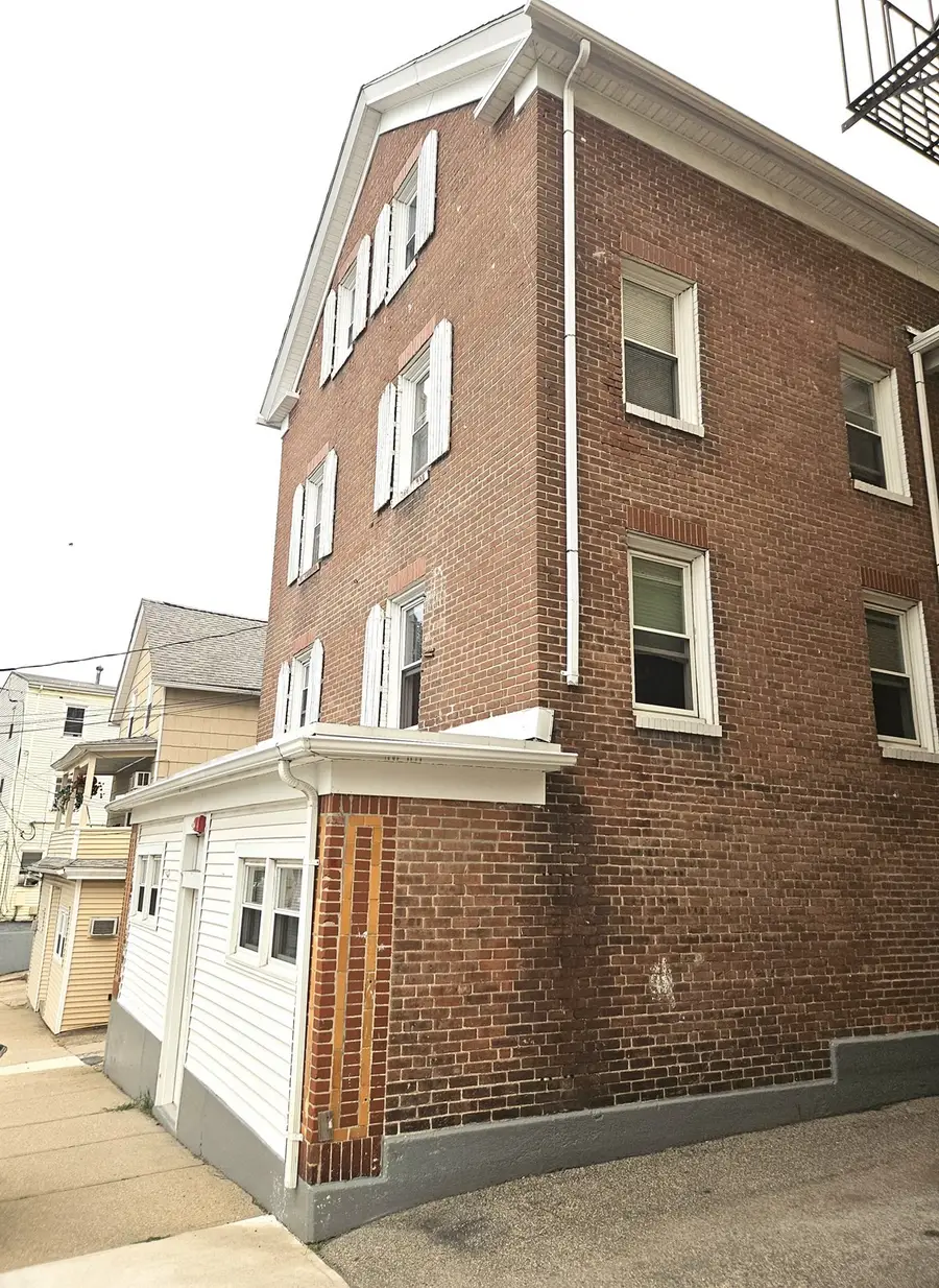 558 East School St, Woonsocket, RI 02895 - #2