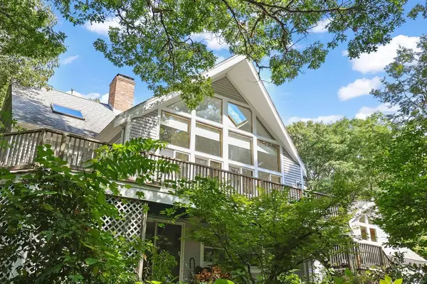 821 W Falmouth Hwy, Falmouth, MA 02540