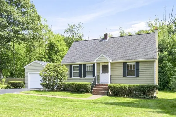 924 Washington St, Franklin, MA 02038