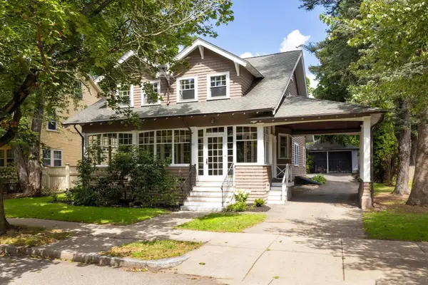 861 Commonwealth Ave, Newton, MA 02459