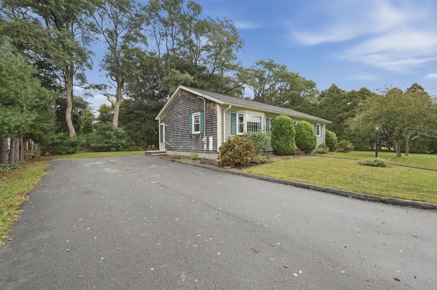 6 Lincoln Dr, Fairhaven, MA 02719 - #3