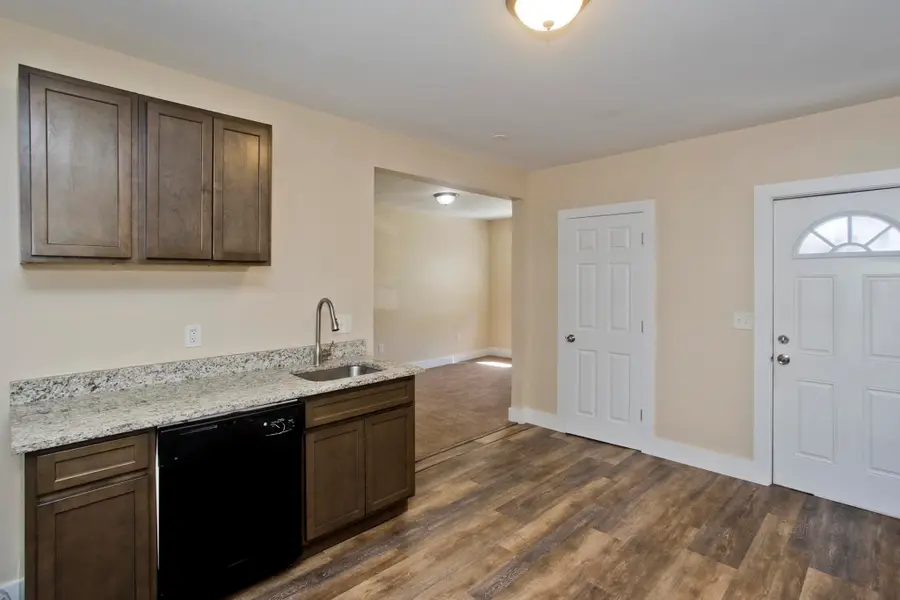 18 Dubois Street, Westfield, MA 01085 - #3