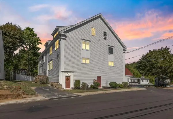 4 Mechanic St #1, Merrimac, MA 01860