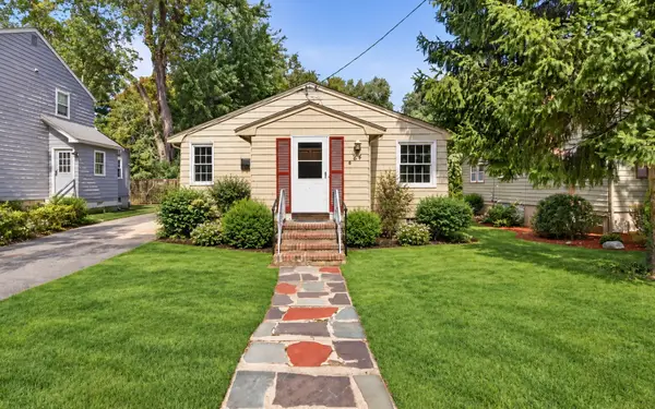 24 Grapevine Ave, Lexington, MA 02421