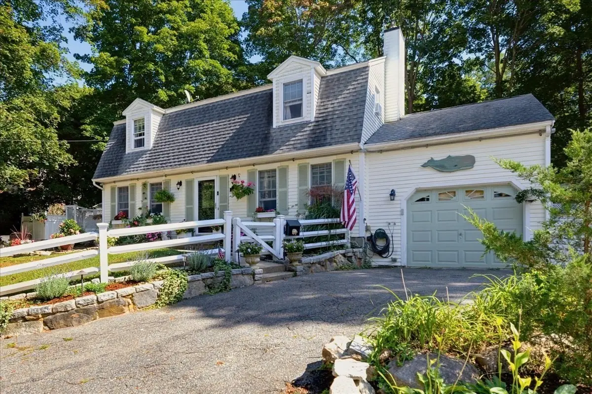 4 Brierwood Ct, Gloucester, MA 01930 - #1