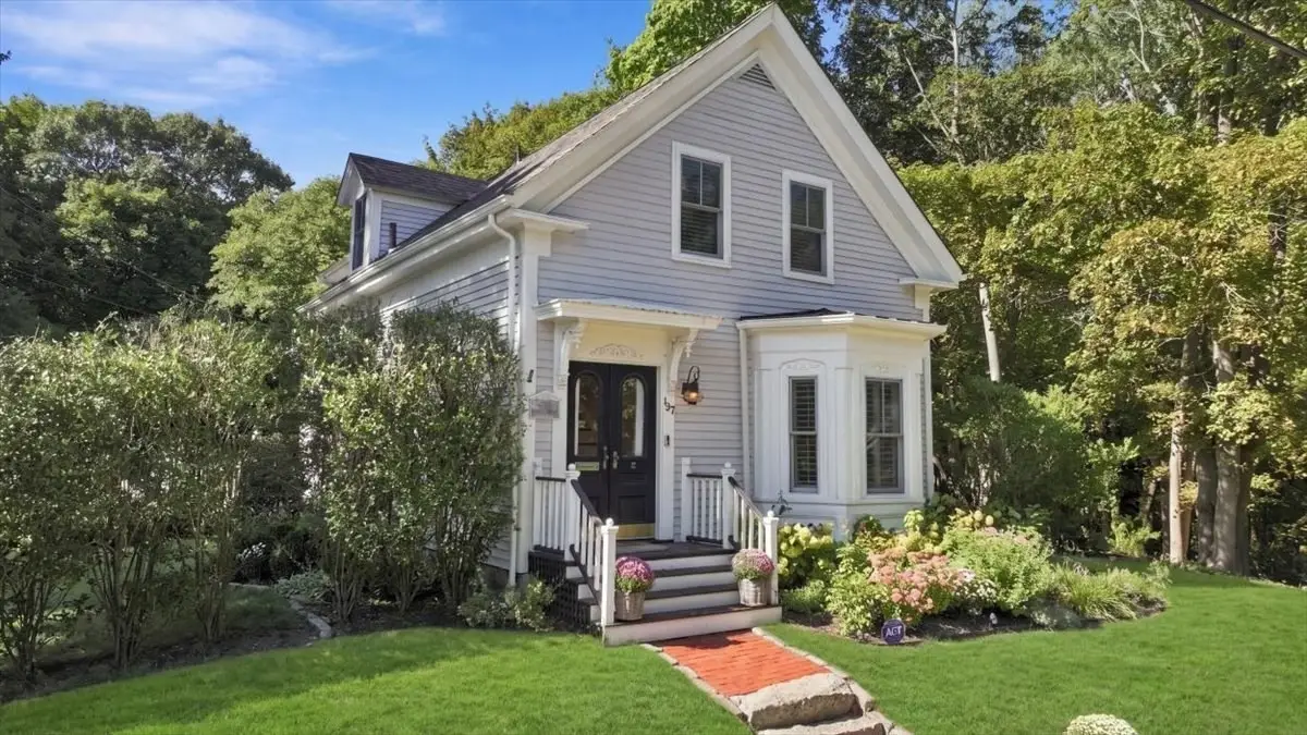 137 Fort Hill St, Hingham, MA 02043 - #1