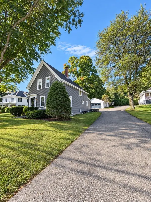 54 Whitehall Rd, Amesbury, MA 01913