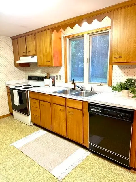 114 Folsom Ave, Somerset, MA 02726 - #3