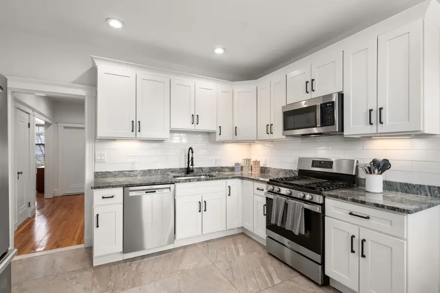 461 Washington St #1, Brookline, MA 02446 - #3