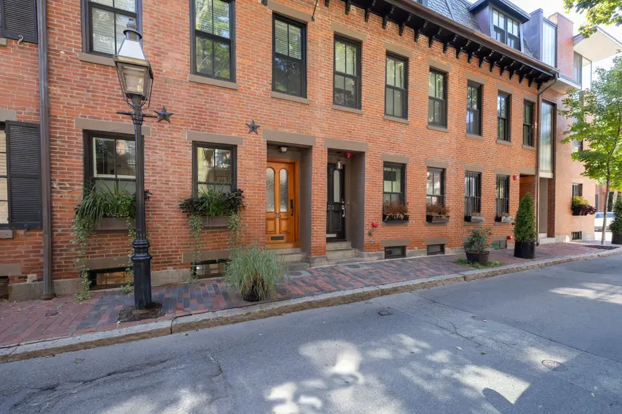 25 Lawrence St #1, Boston, MA 02116 - #2