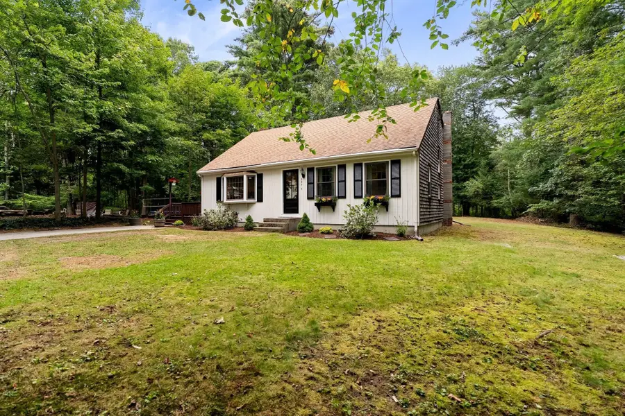 597 Liberty St, Rockland, MA 02370 - #3
