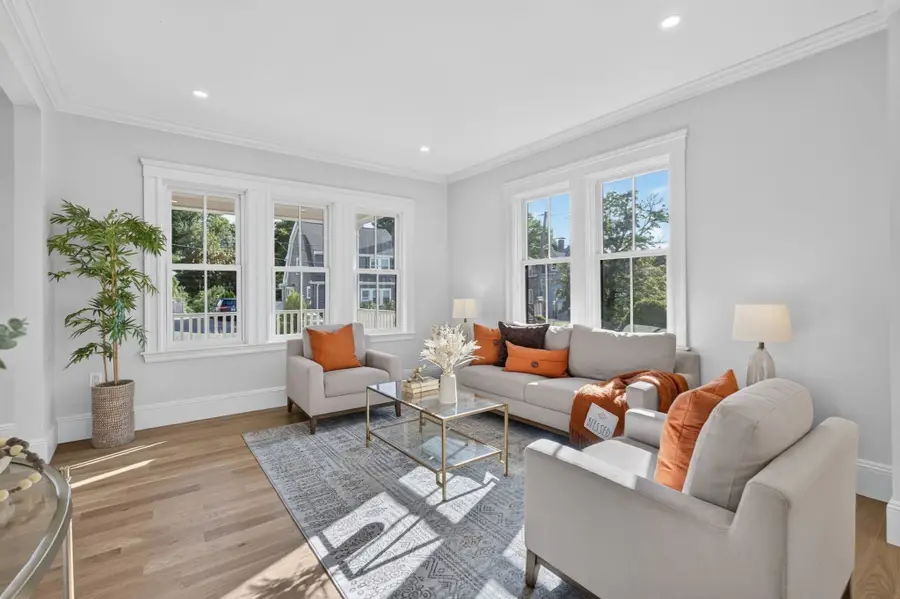 114 Malvern St, Melrose, MA 02176 - #3