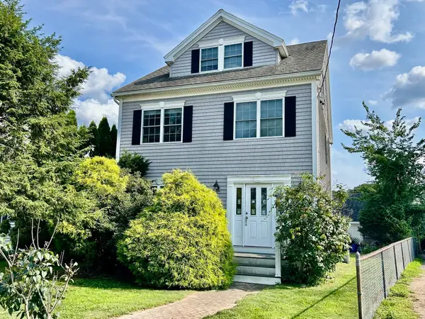 35 Hiawatha Avenue, Waltham, MA 02451