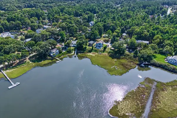 28 Arlington Rd, Wareham, MA 02571