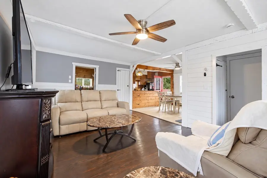 38 Gifford Ave, Dartmouth, MA 02747 - #3