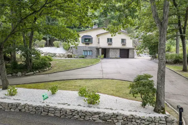 190 Hawes St, Wrentham, MA 02093