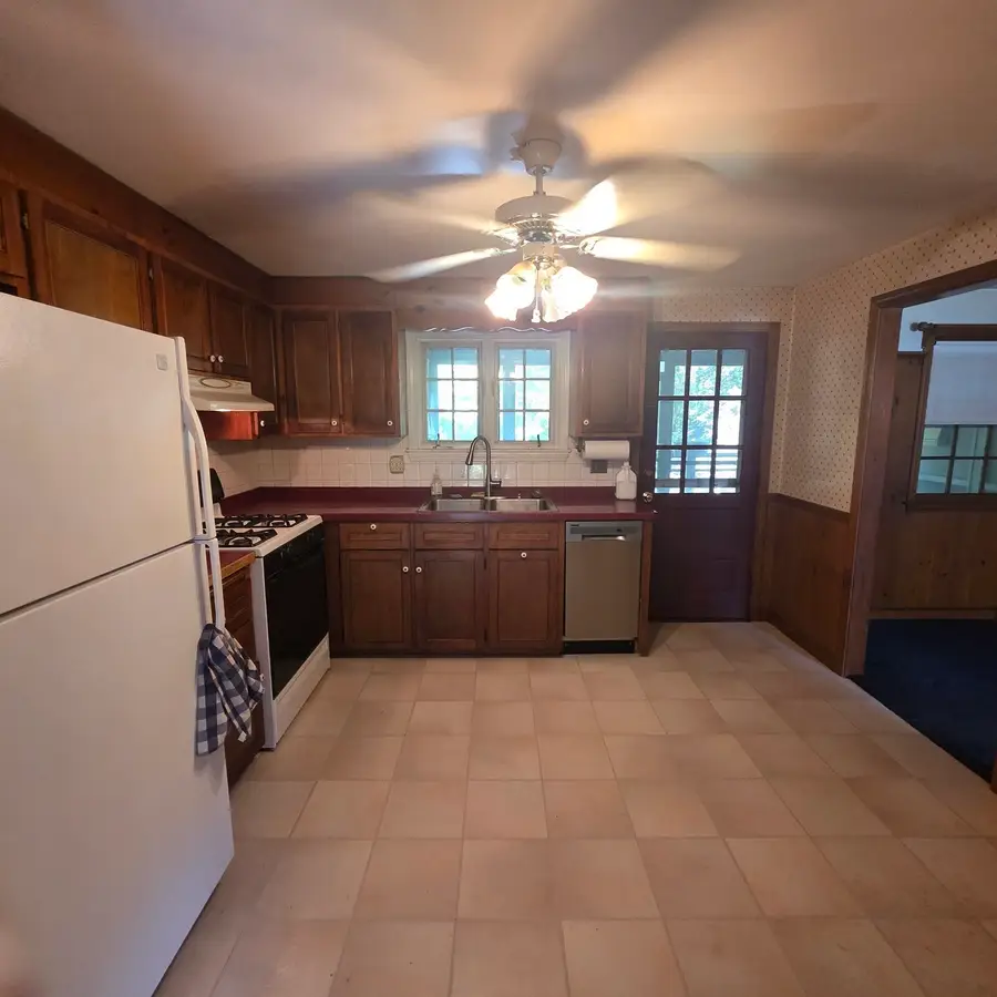 549 East Washington Street, Hanson, MA 02341 - #3