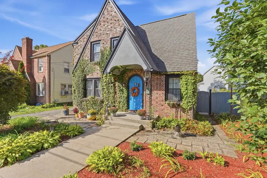 104 Wayne St, Springfield, MA 01118 - #2