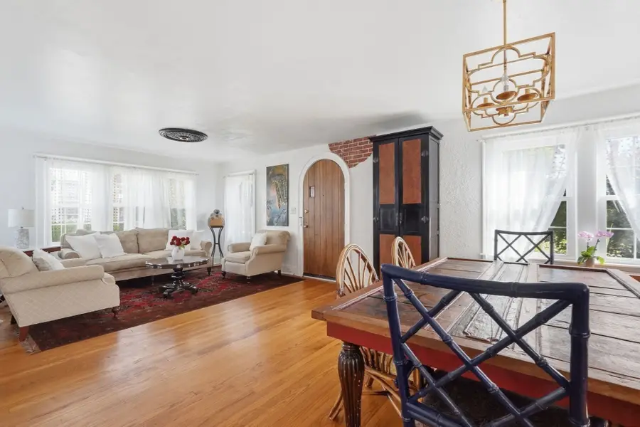 104 Wayne St, Springfield, MA 01118 - #3