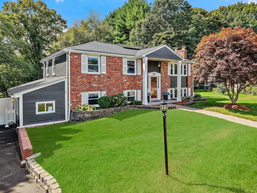 21 Puddingstone Ln, Bellingham, MA 02019 - #2