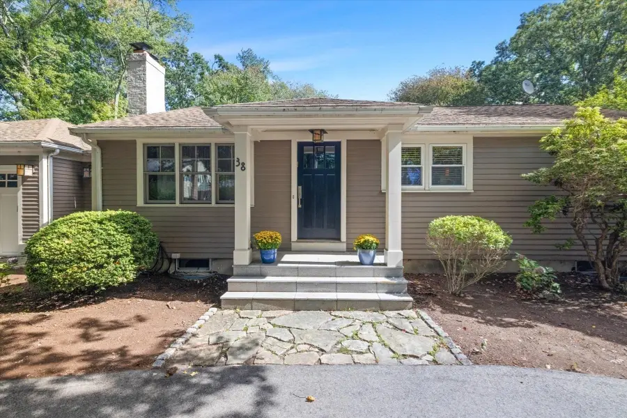 38 Hunnewell St, Needham, MA 02494 - #3