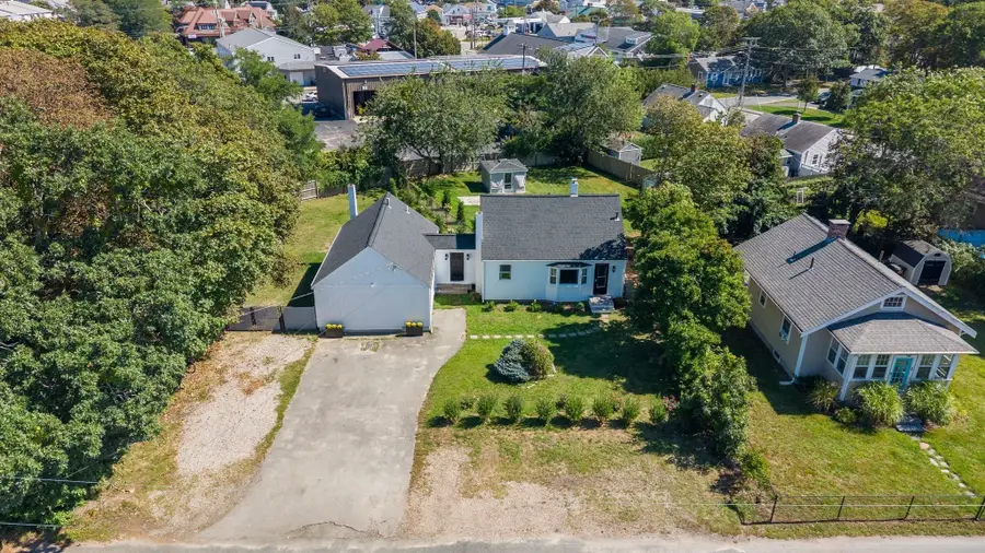 72 Grove St, Hyannis, MA 02601 - #3