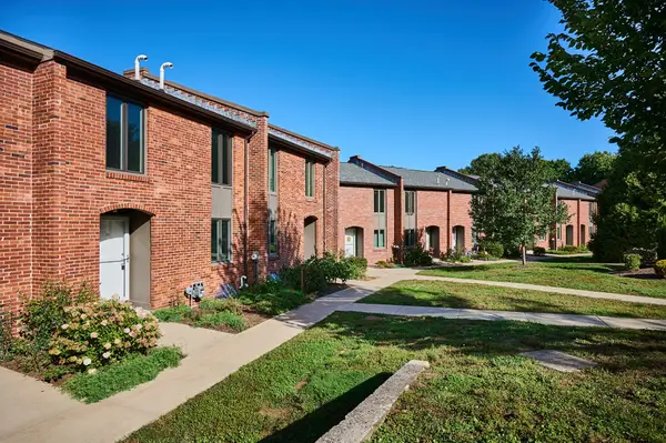 16 Bedford Ct #16, Amherst, MA 01002