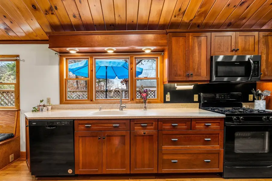 57 Richardson Ave, Dracut, MA 01826 - #2