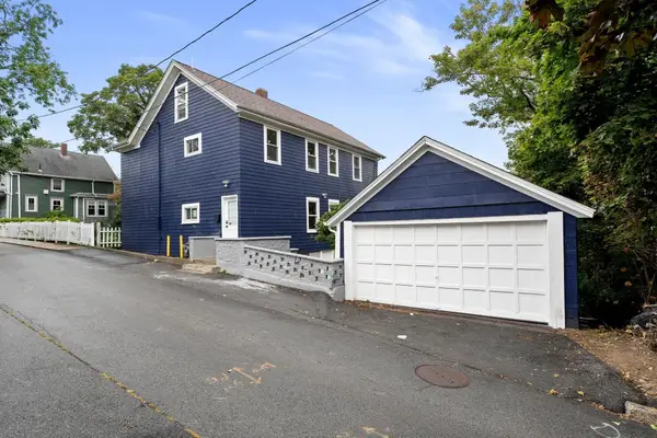 376 N Underwood St, Fall River, MA 02720