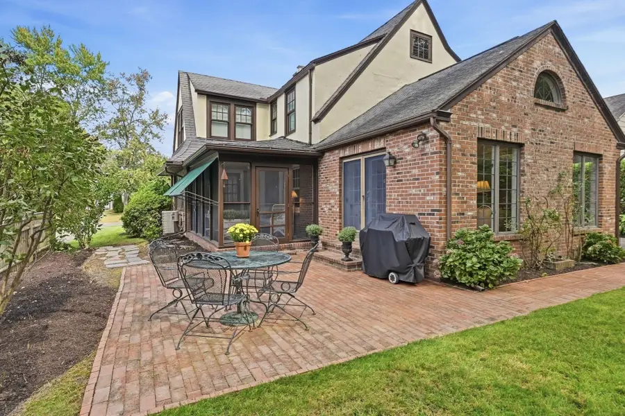 131 Wenonah Rd, Longmeadow, MA 01106 - #3